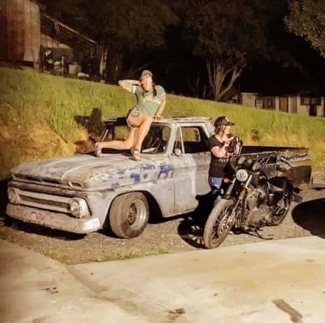 🤘🌻 Born to Stand Out: The Art of Rockin’ Vintage