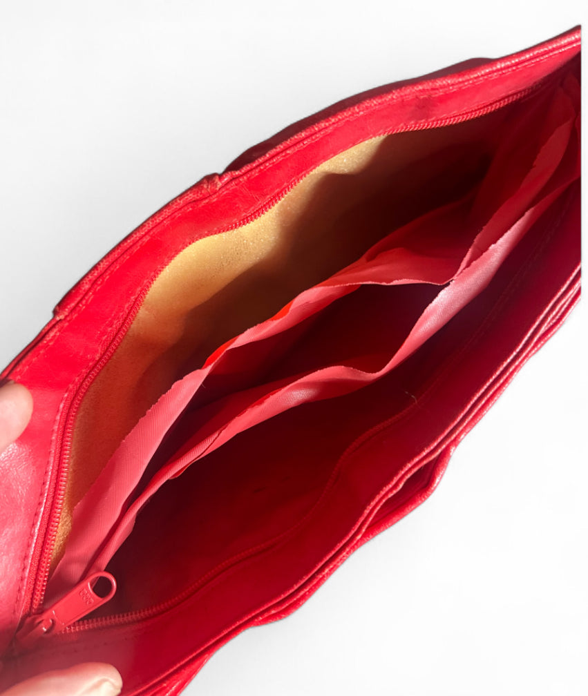 Vintage Red Gloss Shoulder Bag – Retro Rebel Charm