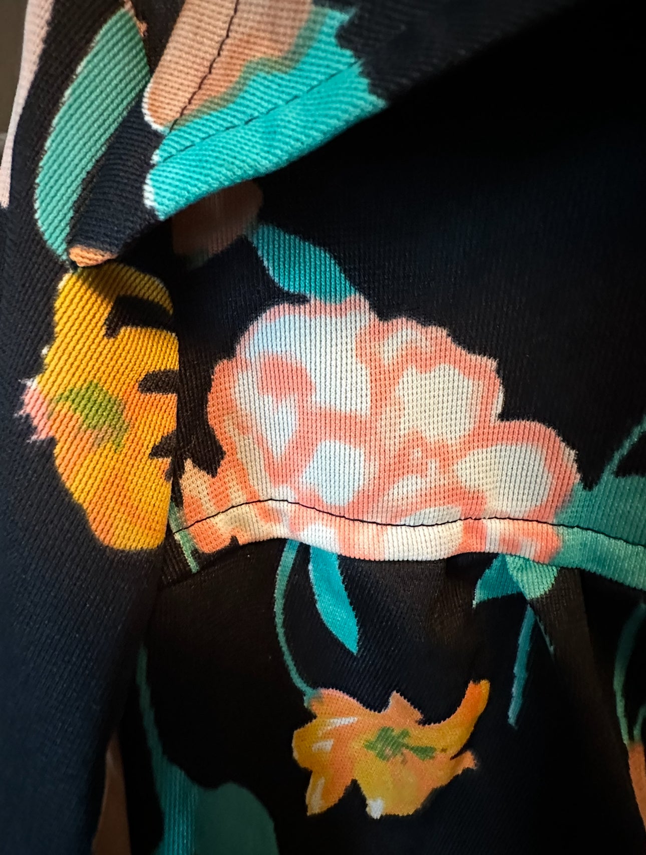 🌸 Vintage 1970s Black Floral Button-Up Blouse (Medium)